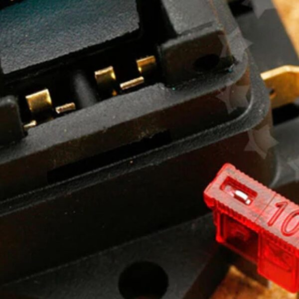 8 Way Car Fuse Box Car Fuse Holder Car Truck Auto Blade Fuse Box with 8 Fuses for 12V 24V ATO Standard Circuit - Image 2